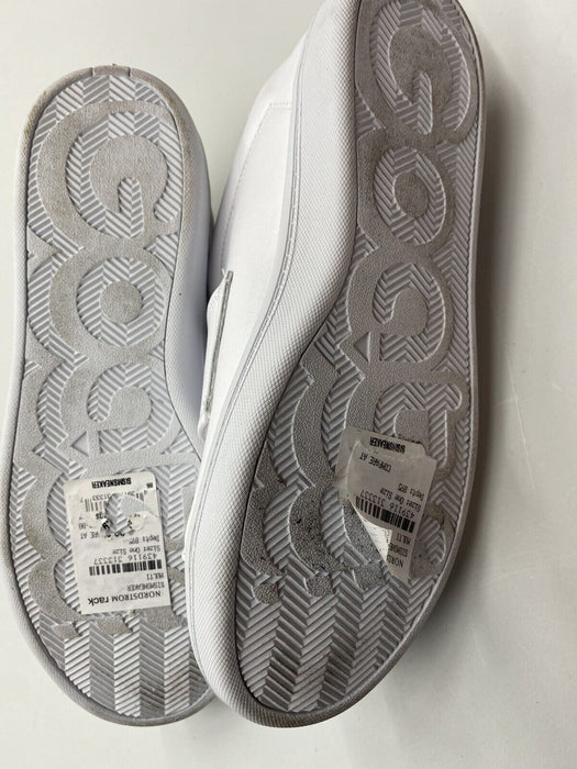 GOATS Mens sneakers Size 9 White Hook And Loop Closure Leather Uppers NWOB