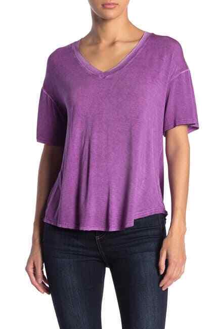 Abound Short Sleeve V Neck High/Low T-Shirt In Washed Purple Sunset Size XS