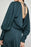 BCBGMAXAZRIA Robe longue en satin drapé dans le dos en bleu carbone clair taille 6 428 $ T.N.-O.