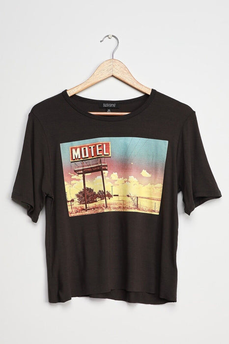 La La Land Women's Motel Graphic Print Gray Slouchy Short Sleeve T-Shirt Size M