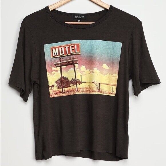 La La Land Women's Motel Graphic Print Gray Slouchy Short Sleeve T-Shirt Size M
