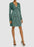 Équipement Mini-robe en satin vert à col en V et imprimé léopard Taille 4 425 $