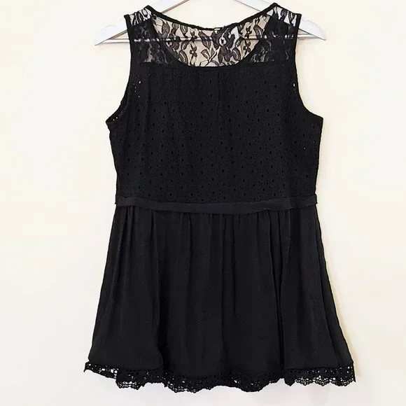 Forgotten Grace Crochet Lace Sleeveless Blouse size M in black