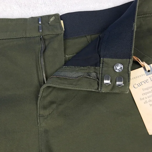 DEMOCRACY Abtechnology High Rise Trouser Shorts In green size 4