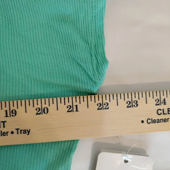 Jones New York Sport Ribbed Knit Tee Size Medium M Aquamarine V- Neck Cap Sleeve