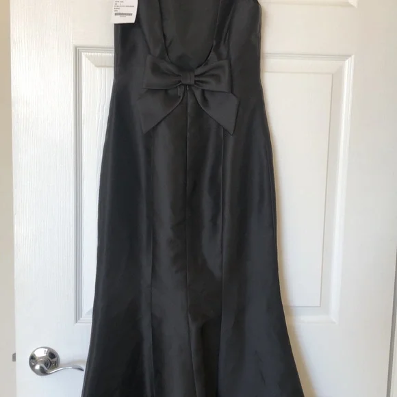 Alfred Sung Sleeveless Satin Gown Low Bow Backless Black D770 Size 2