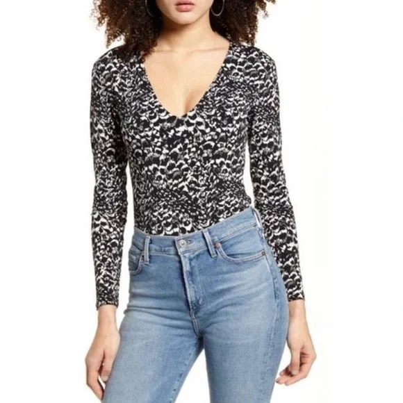 Leith Bodysuit Womens printed Medium Long Sleeve Deep V Neck Stretch $39