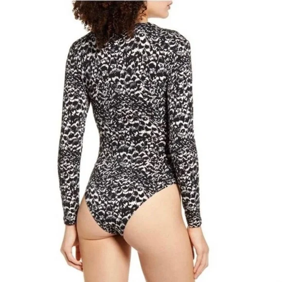 Leith Bodysuit Womens printed Medium Long Sleeve Deep V Neck Stretch $39