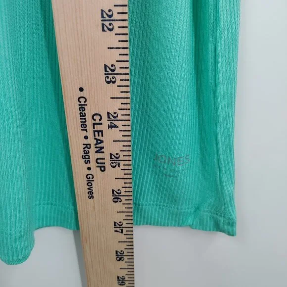 Jones New York Sport Ribbed Knit Tee Size Medium M Aquamarine V- Neck Cap Sleeve