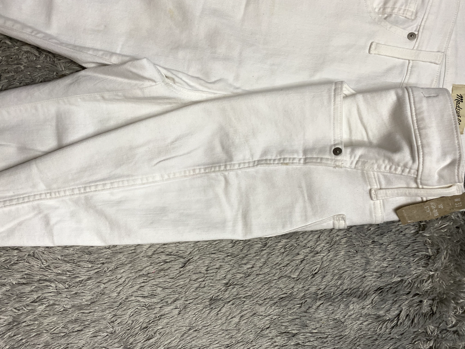 New Madewell Size 33 -  women's 10’’ High-Rise Skinny White Jeans AJ233 ( Stain)