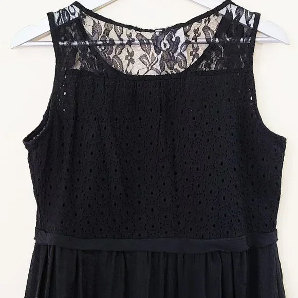 Forgotten Grace Crochet Lace Sleeveless Blouse size M in black