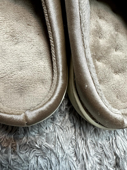 ISOTONER Microterry PillowStep Satin Cuff Clog Slippers for Women : Taupe 6.5-7